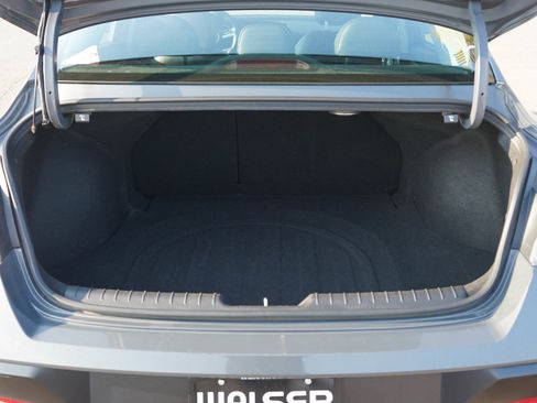 Used 2024 Hyundai Elantra Limited FWD image 17