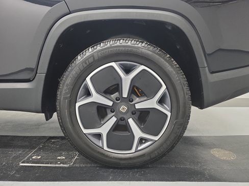 Used 2022 Rivian R1T Adventure image 10