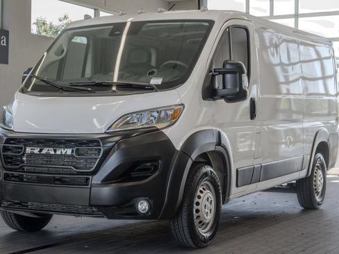 Used 2025 RAM ProMaster 2500 w/ Convenience Group FWD image 24
