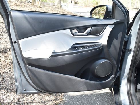 Used 2023 Hyundai Kona SE w/ Cargo Package FWD image 15