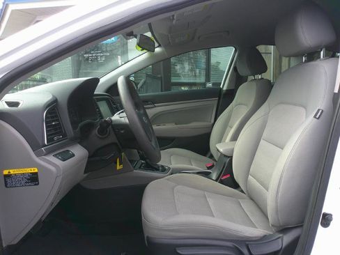 Used 2017 Hyundai Elantra SE image 12