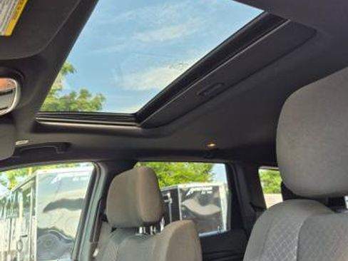Used 2020 Jeep Grand Cherokee Laredo AWD/4WD image 10