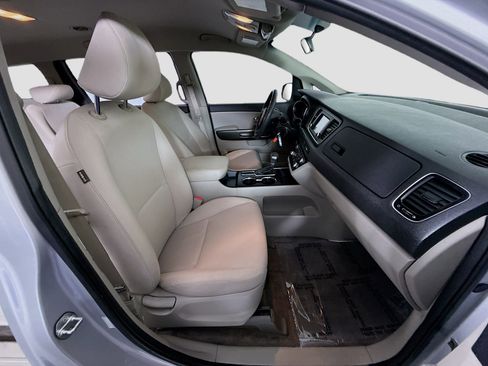 Used 2019 Kia Sedona L FWD image 26