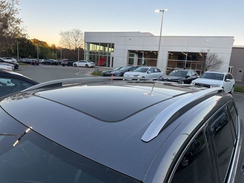 Used 2022 Volkswagen Atlas SEL Premium image 13