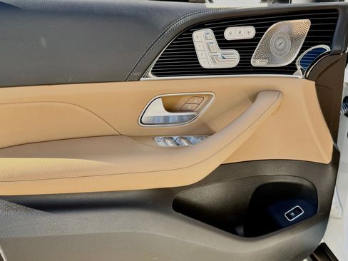 Used 2024 Mercedes-Benz GLS 450 4MATIC image 23