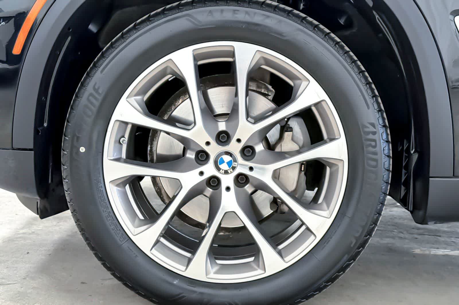 Used 2022 BMW X5 xDrive40i w/ Parking Assistance Package AWD/4WD image 27