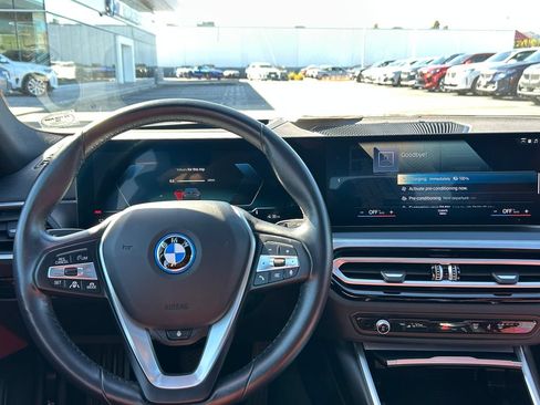 Used 2023 BMW i4 eDrive35 RWD image 17