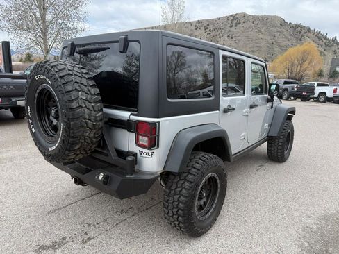 Used 2012 Jeep Wrangler Unlimited Rubicon w/ Connectivity Group image 5