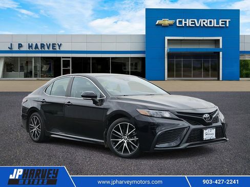 Used 2021 Toyota Camry SE w/ Cold Weather Package image 1