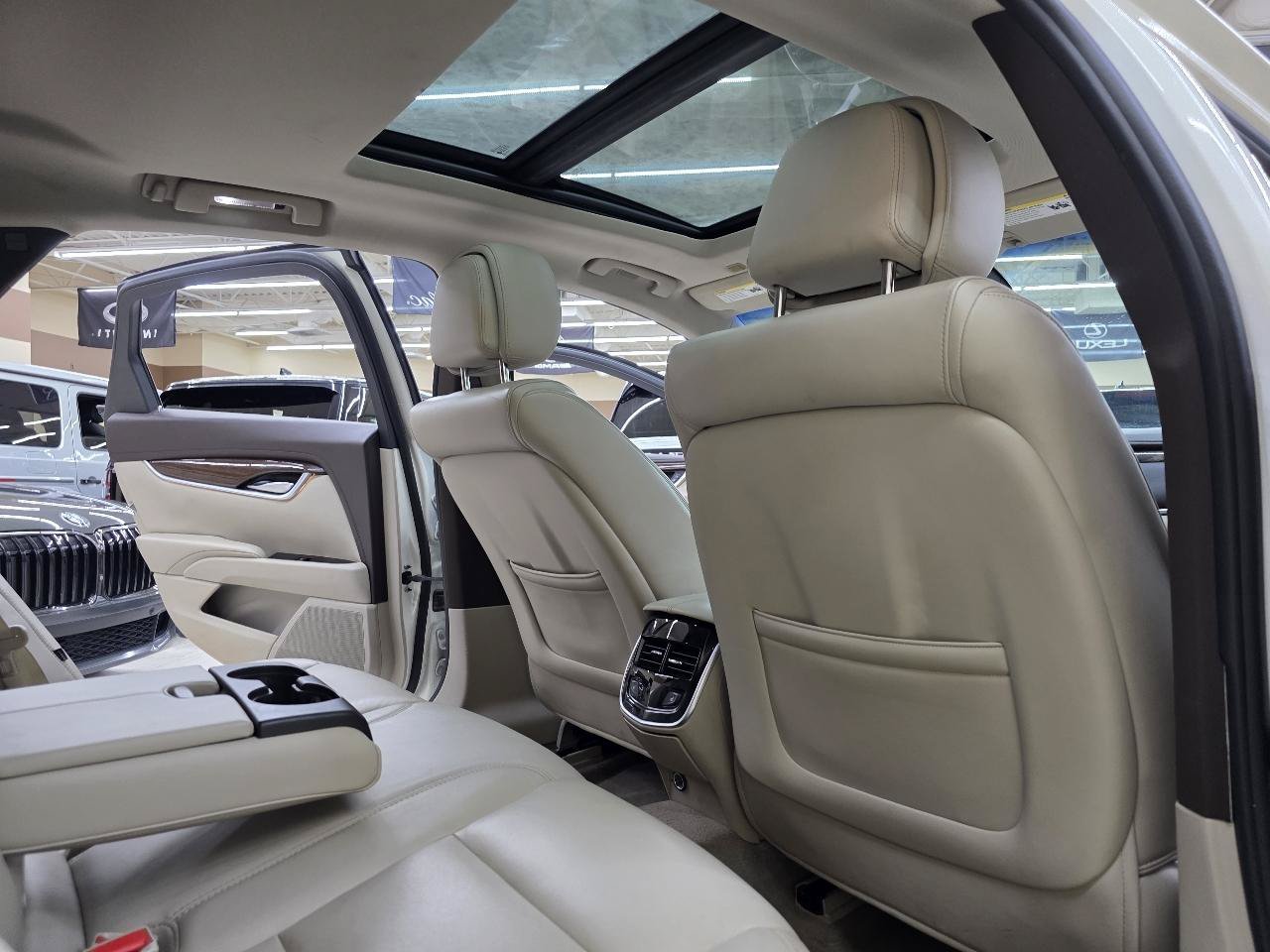 Used 2013 Cadillac XTS Luxury FWD image 24