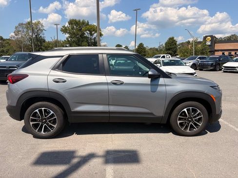 Used 2025 Chevrolet TrailBlazer LT FWD image 9