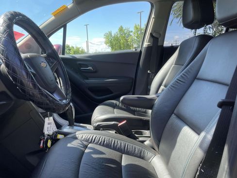 Used 2015 Chevrolet Trax LTZ FWD image 14