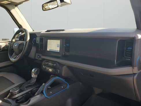 Used 2022 Ford Bronco Black Diamond image 14