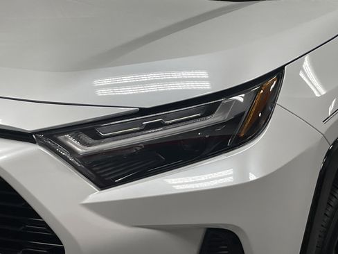 Used 2025 Toyota RAV4 SE image 6