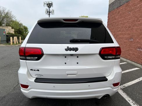 Used 2017 Jeep Grand Cherokee Altitude AWD/4WD image 6
