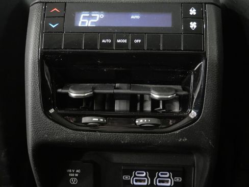 Used 2022 Jeep Grand Cherokee L Laredo w/ Luxury Tech Group I AWD/4WD image 27