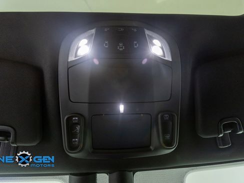 Used 2021 Chrysler Pacifica Limited w/ Uconnect Theater Family Group FWD image 20