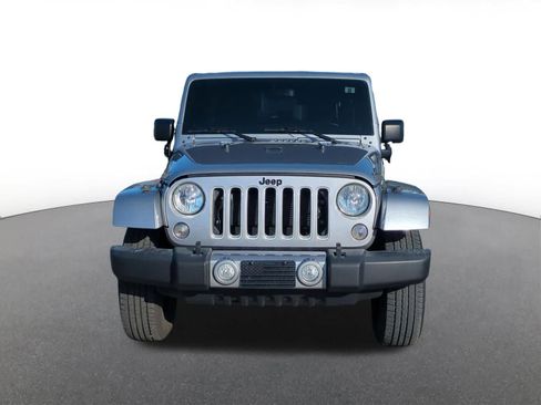 Used 2017 Jeep Wrangler Unlimited Sahara w/ Dual Top Group AWD/4WD image 9