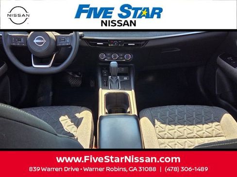 Used 2025 Nissan Kicks SV FWD image 8