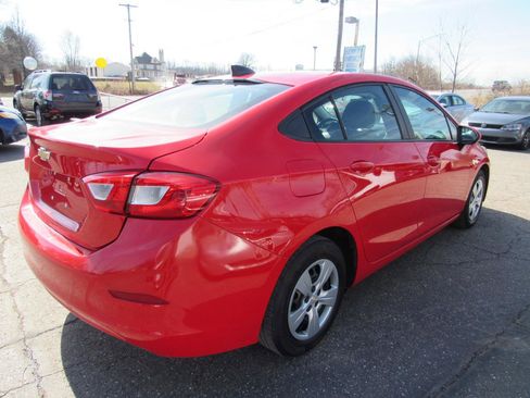 Used 2018 Chevrolet Cruze LS image 22