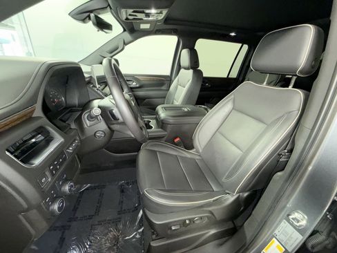 Used 2021 Chevrolet Suburban Premier image 13