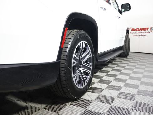 Used 2023 Jeep Wagoneer L Series II AWD/4WD image 8