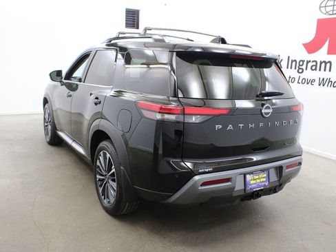 New 2026 Nissan Pathfinder Platinum FWD image 3