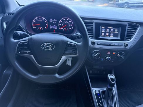Used 2022 Hyundai Accent SE FWD image 4