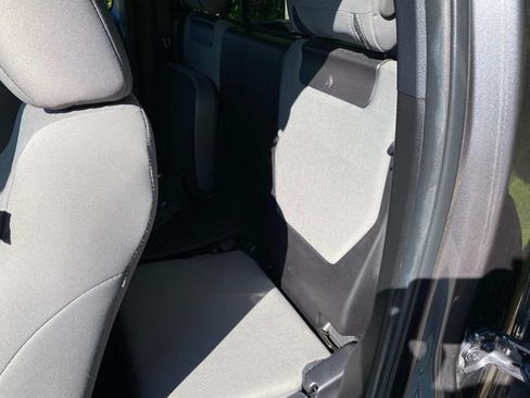 Used 2022 Toyota Tacoma SR RWD image 8