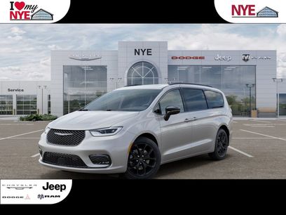 New 2026 Chrysler Pacifica Limited w/ S Appearance Package