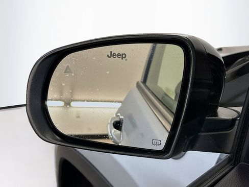 Used 2025 Jeep Compass Trailhawk AWD/4WD image 16
