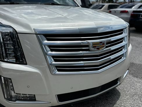 Used 2015 Cadillac Escalade Platinum RWD image 5