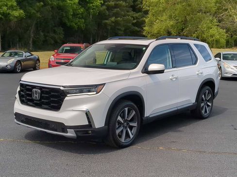 Used 2023 Honda Pilot Touring image 4