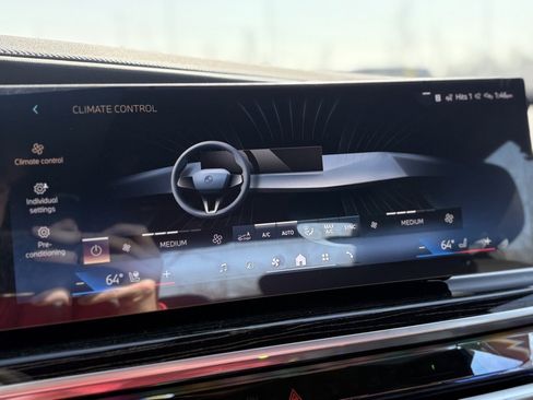 Used 2025 BMW 740i xDrive 740i xDrive image 10