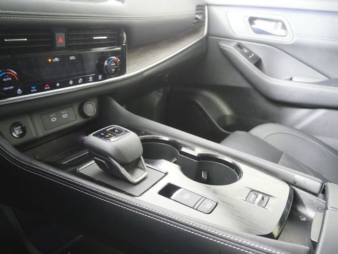 Used 2025 Nissan Rogue Platinum w/ Tech Package FWD image 21