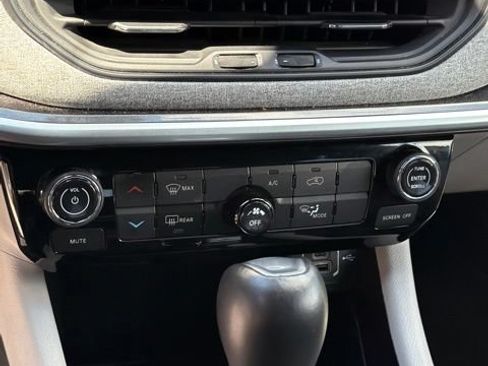 Used 2024 Jeep Compass Latitude AWD/4WD image 21