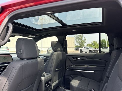 New 2025 Chevrolet Traverse LT w/ Sun and Wheel Package image 28