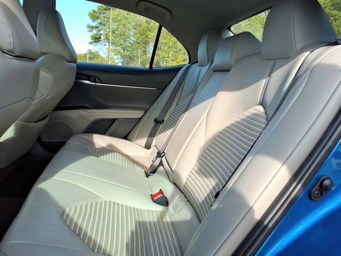 Used 2019 Toyota Camry L image 12