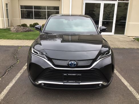 Used 2024 Toyota Venza Limited AWD/4WD image 2