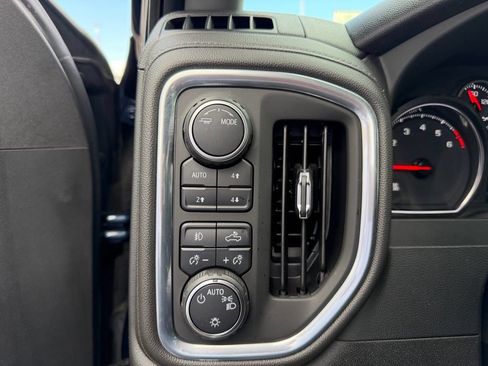Used 2022 Chevrolet Silverado 1500 LT Trail Boss w/ Bed Protection Package AWD/4WD image 18