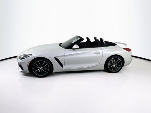 Used 2022 BMW Z4 sDrive30i w/ Driving Assistance Package image 8