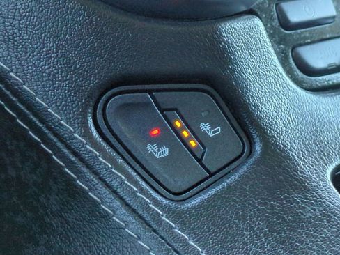 Used 2020 Chevrolet Suburban LT image 38