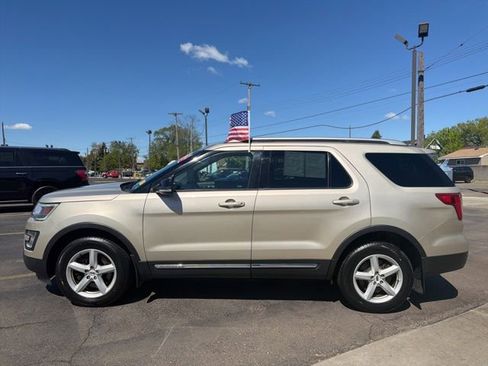 Used 2017 Ford Explorer XLT AWD/4WD image 5