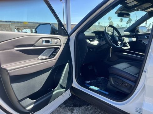New 2026 Ford Explorer Platinum image 14