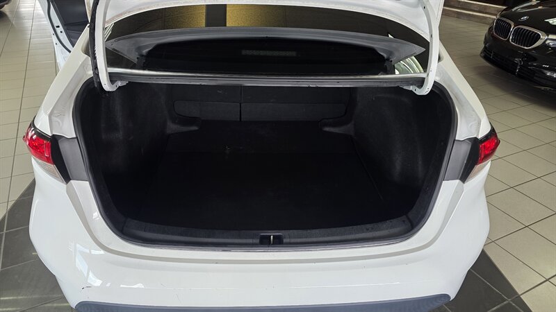 Used 2022 Toyota Corolla LE FWD image 24