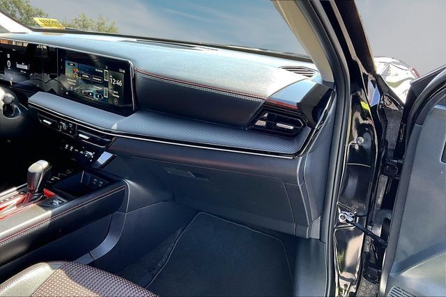 Certified 2025 Nissan Kicks SR FWD image 25