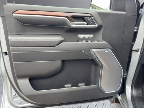 New 2026 GMC Sierra 1500 Denali w/ LPO, Black Badging Package image 13