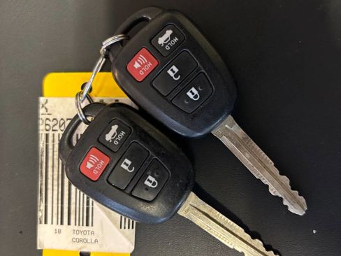 Used 2018 Toyota Corolla LE image 18