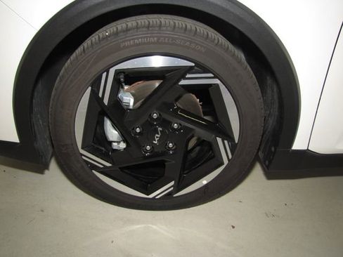 Used 2025 Kia K4 EX image 26