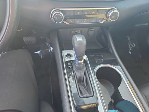 Used 2024 Nissan Altima 2.5 SV FWD image 16